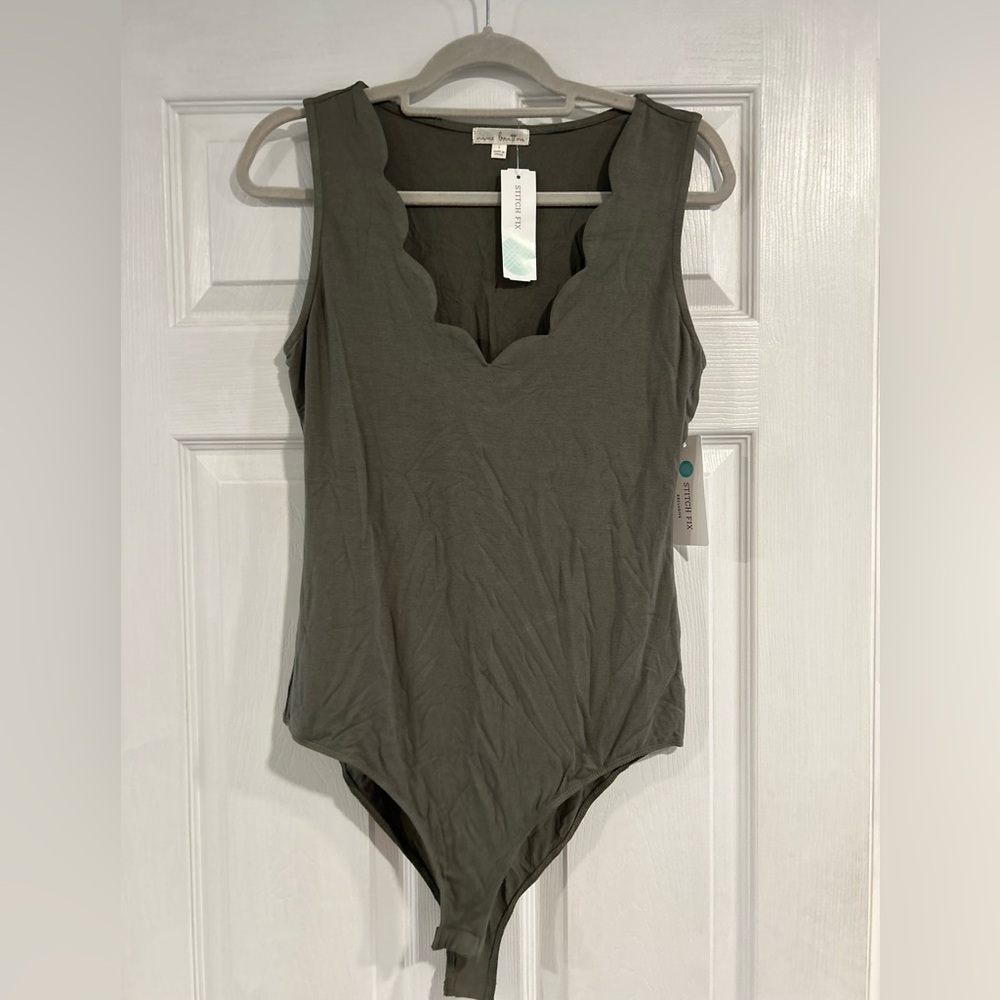 nine britton amy sleevelss scallop neckline knit bodysuit-olive
